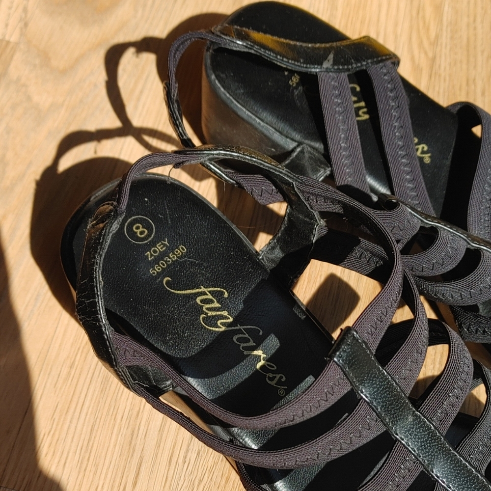 Caged sandals - Picture 2 of 3